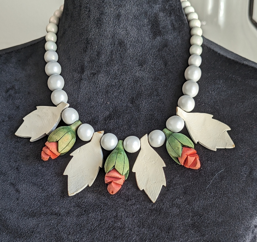 Carved Wood Rose and Leaf Vintage Necklace - Picture 4 of 8